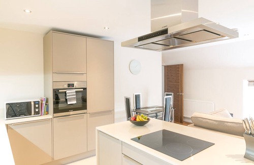 Stamford Apartment | Lily Pad - 2-bed apartment with river views