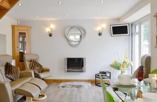 Pontardulais House | Lily Vale Cottage