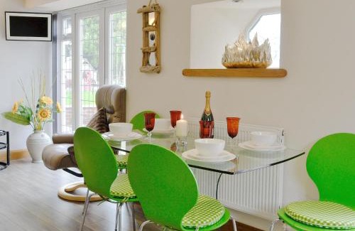 Pontardulais House | Lily Vale Cottage