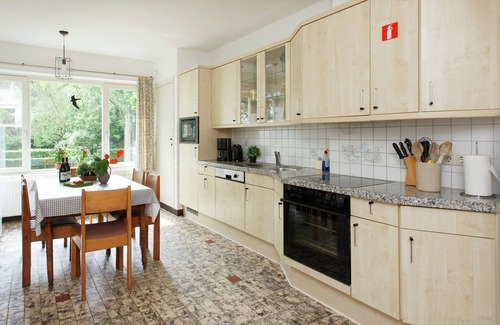 Swolgen Villa | Limburg Mansion with Spa near Forest