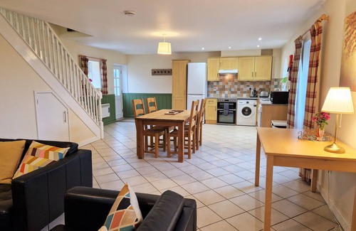 Ivinghoe Cottage | Lime Kiln - a two bedroom, sleeps 3 that sleeps 3 guests in 2 bedrooms