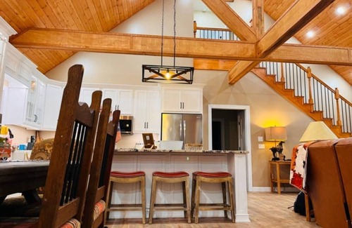 Hestand House | Limestone Lakehouse At The Cove