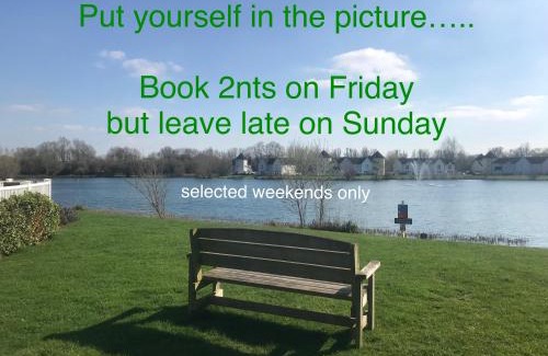 South Cerney House | Liming Lodge - Lakeside Home in the Cotswolds
