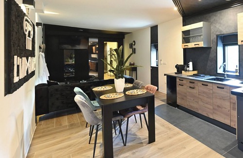 Sainte-Suzanne Apartment | Limperiale Room Jacuzzi
