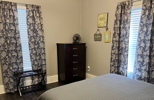 Litchfield House | Lincoln House; Litchfield, IL; Pets welcome