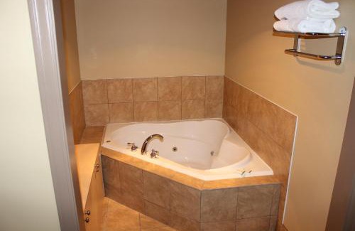 Newton Hotel | Linda Vista Motel