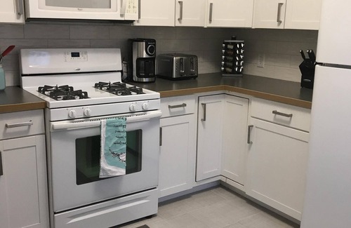 Linden Hills Apartment | Linden Hills - 2 Blocks From Lakes - XL 2 Bedr Unit - Main Floor