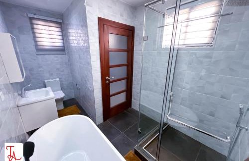 Accra Apartment | Lindsay Apartments - Goldie Block