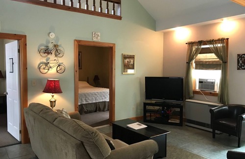 Cooperstown Cottage | Lindsey’s Cottage-1.3Mi to Dreams Park!2bdSleeps6