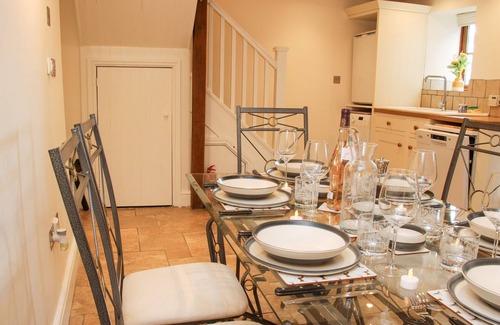 Bishops Castle Cottage | LINLEY LANE COTTAGE, pet friendly, with a garden in Bishop's Castle