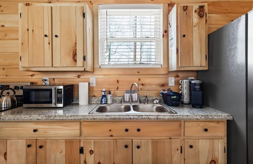 Newland Cabin | Linville Gorge 2 Bd 1 Bth Mountain Getaway!
