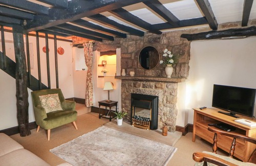 Birchover Cottage | LION COTTAGE, family friendly, character holiday cottage in Winster