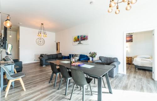 Newark upon Trent House | LIONHEART LARGE LUXURY LODGE - Sleeps 10- Dog Friendly,Near Sherwood Forest at Fairview Farm Nottingham great for Family Gatherings ,Groups ,Parties