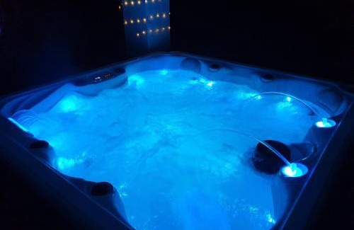 St Leonards House | Lions Lodge: Great location with hot tub