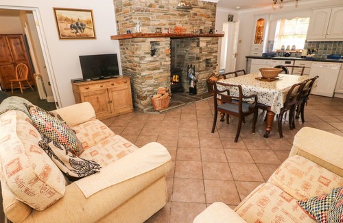 Union Hall Cottage | LIS-ARDAGH COTTAGE 1, family friendly in Union Hall, County Cork