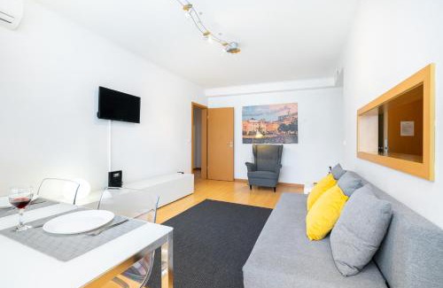 Sao Domingos de Benfica Apartment | Lisboa, Cidade, Elegant Apartment with Air Cond, Free WIFI and Near Metro, by IG