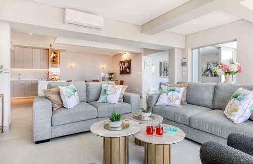Clifton Apartment | Lisburn On Clifton Beach House - Modern with views