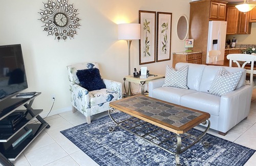 Madeira Beach Condo | Listen to the Waves - Direct Gulf Front - WiFi, Parking Included