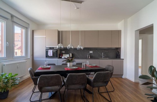 Hemsbach Apartment | Lit Living - Luxury House - Box Spring - Parking - Exclusive Kitchen
