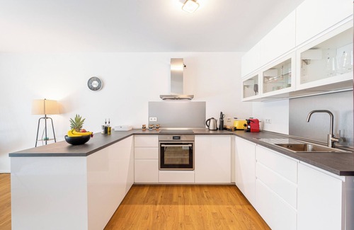 Sudliche Innenstadt Condo | Lit Living Luxus - Box Spring - Parking