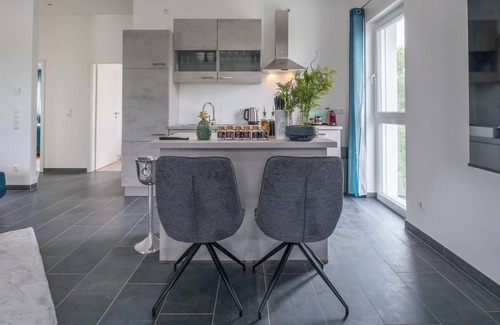 Rommelhausen Apartment | LiT LiVING: Luxus | Box SprIng | Parking