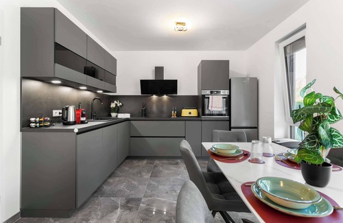 Woerth am Rhein Apartment | LiT LiVING: Luxus | Box SprIng | Parking | Balcony