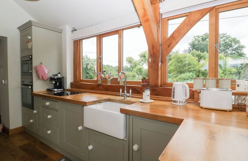 Ledbury Cottage | LITTLE ACORN COTTAGE, pet friendly, with open fire in Ledbury