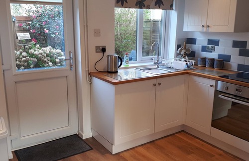Laugharne Cottage | Little Avalon. Coast & country in historic Laugharne, West Wales.