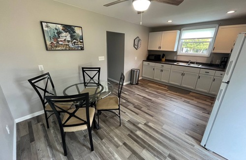 Gladstone House | Little Bay de Noc 3 Bedroom Home w/Lake & Fishing nAccess nn