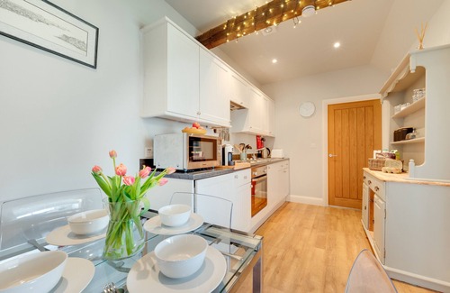 Five Oak Green House | Little Bourne - Two Bedroom House, Sleeps 4