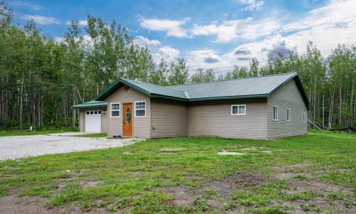 Northeast Itasca House | Little Buck Camp - Pet Friendly Game Room