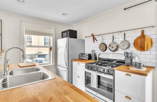 Vergennes Apartment | Little City Brick Apartment A - cozy, modern apartment in downtown Vergennes