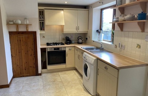 Heath Charnock Cottage | Little Cottage - A Peaceful 3BD Retreat for 5