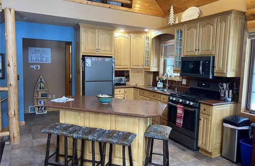 Cameron Ski Chalet | Little Cottage On Prairie - Prairie Lake That Is!