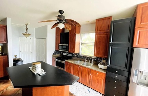 Buckingham House | Little Cottage on the Field