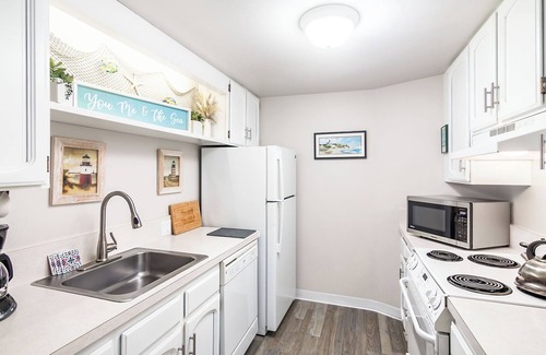 Newport Apartment | Little Creek Cove Beachfront Resort