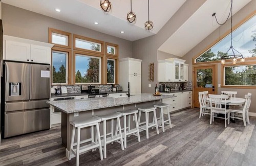 Conifer Mountain and Meadows House | Little Creek | Near Red Rocks | Cozy Mountain Retreat | Hot Tub | Dog Friendly