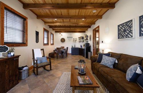 Waco House | Little Dutch Cabin #1 - 12 min to Magnolia-Baylor