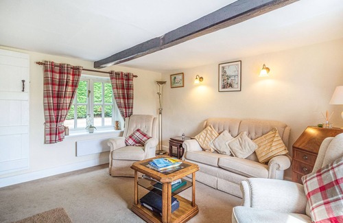 East Dereham Cottage | LITTLE FLINT, pet friendly, with open fire in Little Fransham