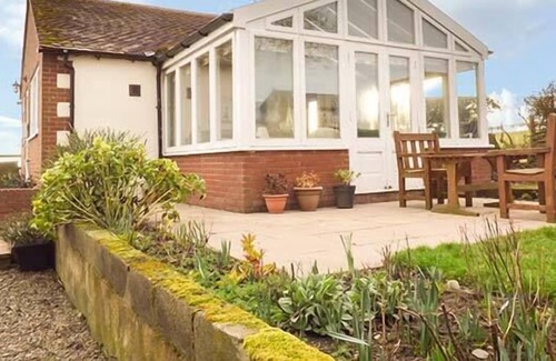 Wall-under-heywood House | LITTLE HOMEFIELD, romantic, with a garden in Cardington