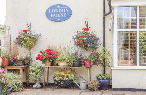 Ninfield House | Little London