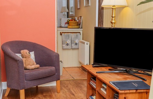Ninfield Cottage | LITTLE LONDON, pet friendly, character holiday cottage in Ninfield