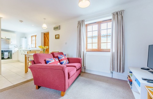 Tonbridge Cottage | LITTLE MELROSE, romantic, with a garden in Collier Street
