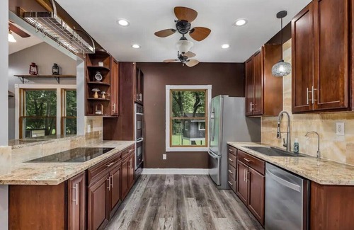 Oregonia House | Little Miami Riverfront 3-bedroom house one bedroom in a tree house.