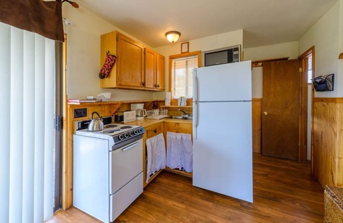 Meadow View Heights Cabin | Little Moose - Located right in the heart of Duck Creek Villag