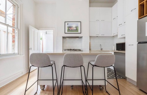Albert Park House | Little Ogrady City to Sand Couples Retreat