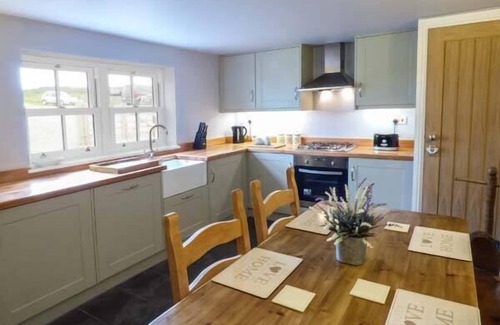 Longnor Cottage | LITTLE OWL BARN, romantic, character holiday cottage in Longnor