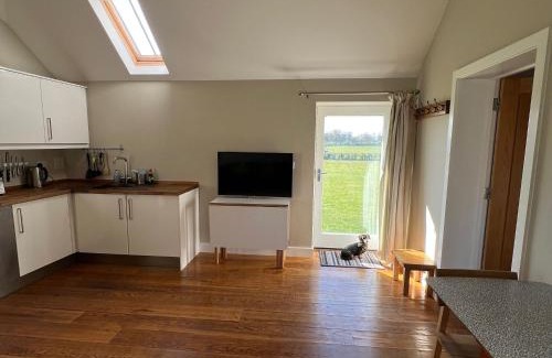 Stratfield Mortimer Bed & Breakfast | Little Park Farm Queen Anne Farmhouse & Apartments