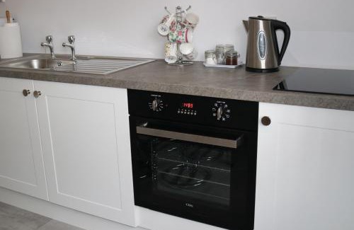 Tutbury House | Little Park Holiday Homes Self Catering Cottages 1 & 2 bedrooms available close to Tutbury Castle