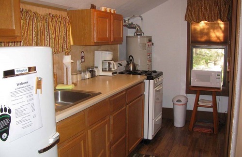 Beulah Cabin | Little Pine Cabin/1 bed, 1 Bath